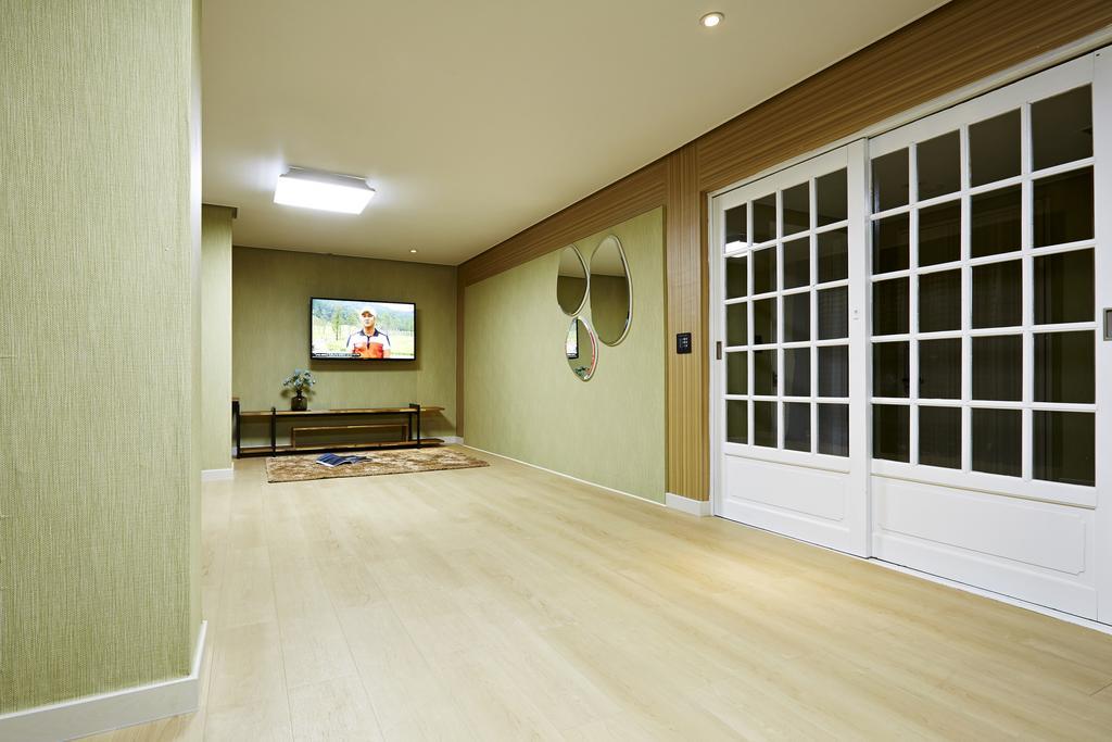 Hotel Namoo Cheong-Ju Cheongju Bagian luar foto